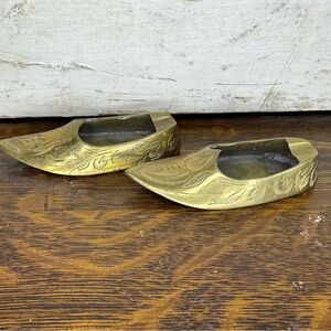 Pair of Vintage Mid-Century Brass Shoe Ashtrays ~ Floral Engraved ~ Made in Indi
